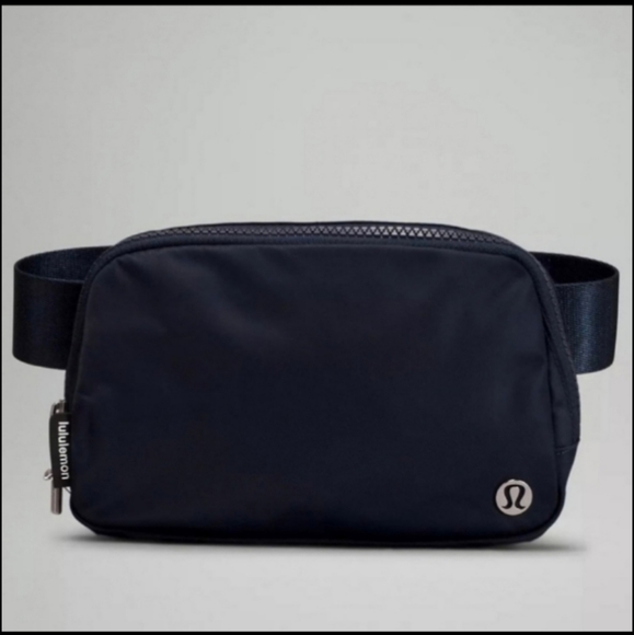 lululemon athletica Handbags - NWT Lululemon Athletica everywhere belt bag true navy